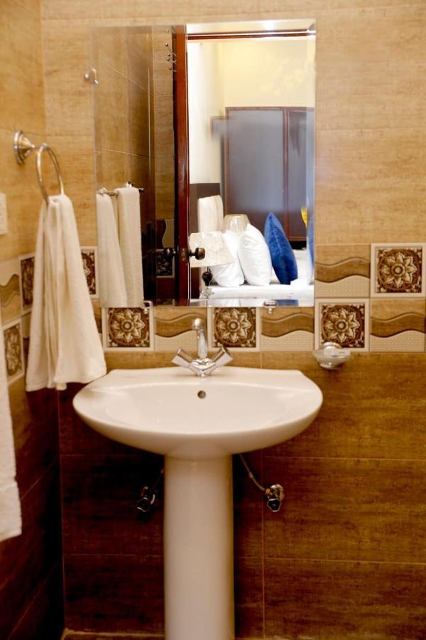 Hotel Noor Plaza Лахор Екстериор снимка