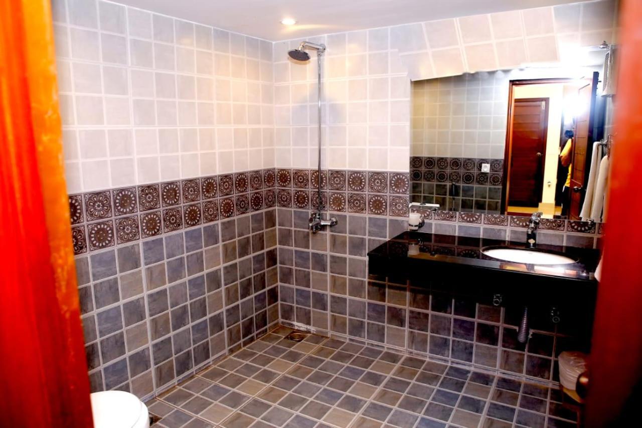 Hotel Noor Plaza Лахор Екстериор снимка