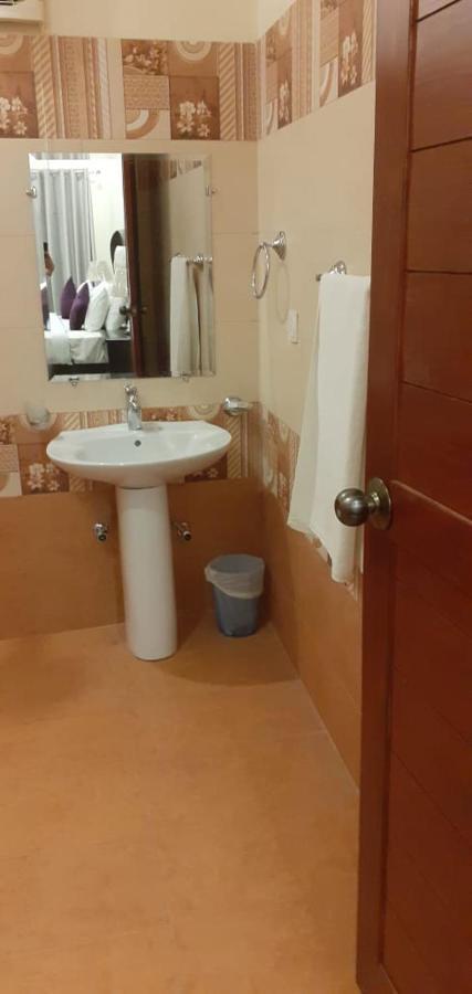 Hotel Noor Plaza Лахор Екстериор снимка