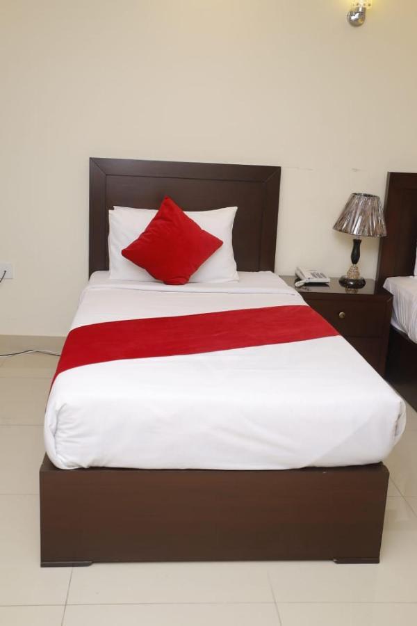Hotel Noor Plaza Лахор Екстериор снимка