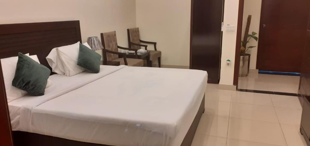 Hotel Noor Plaza Лахор Екстериор снимка