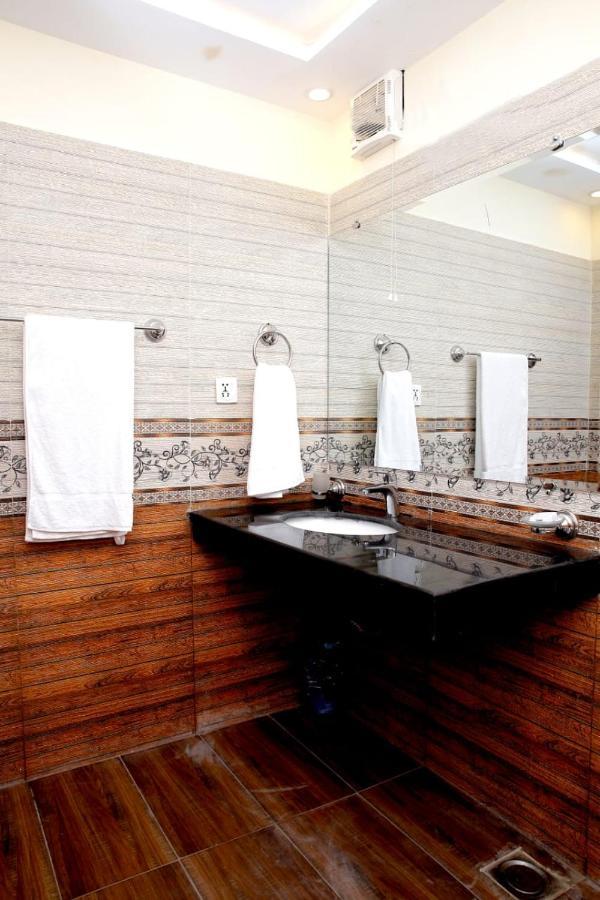 Hotel Noor Plaza Лахор Екстериор снимка