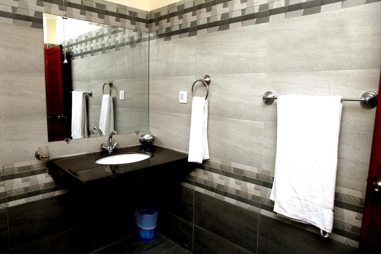 Hotel Noor Plaza Лахор Екстериор снимка