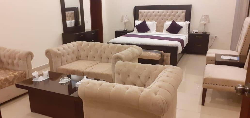Hotel Noor Plaza Лахор Стая снимка